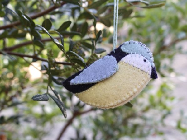 Blue tit in felt for hanging