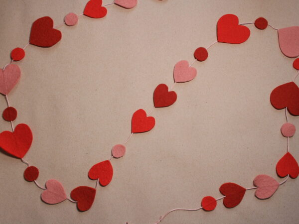 Girlande aus Filzherzen