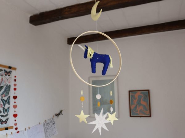 Mobile licorne en feutrine • nuit étoilée
