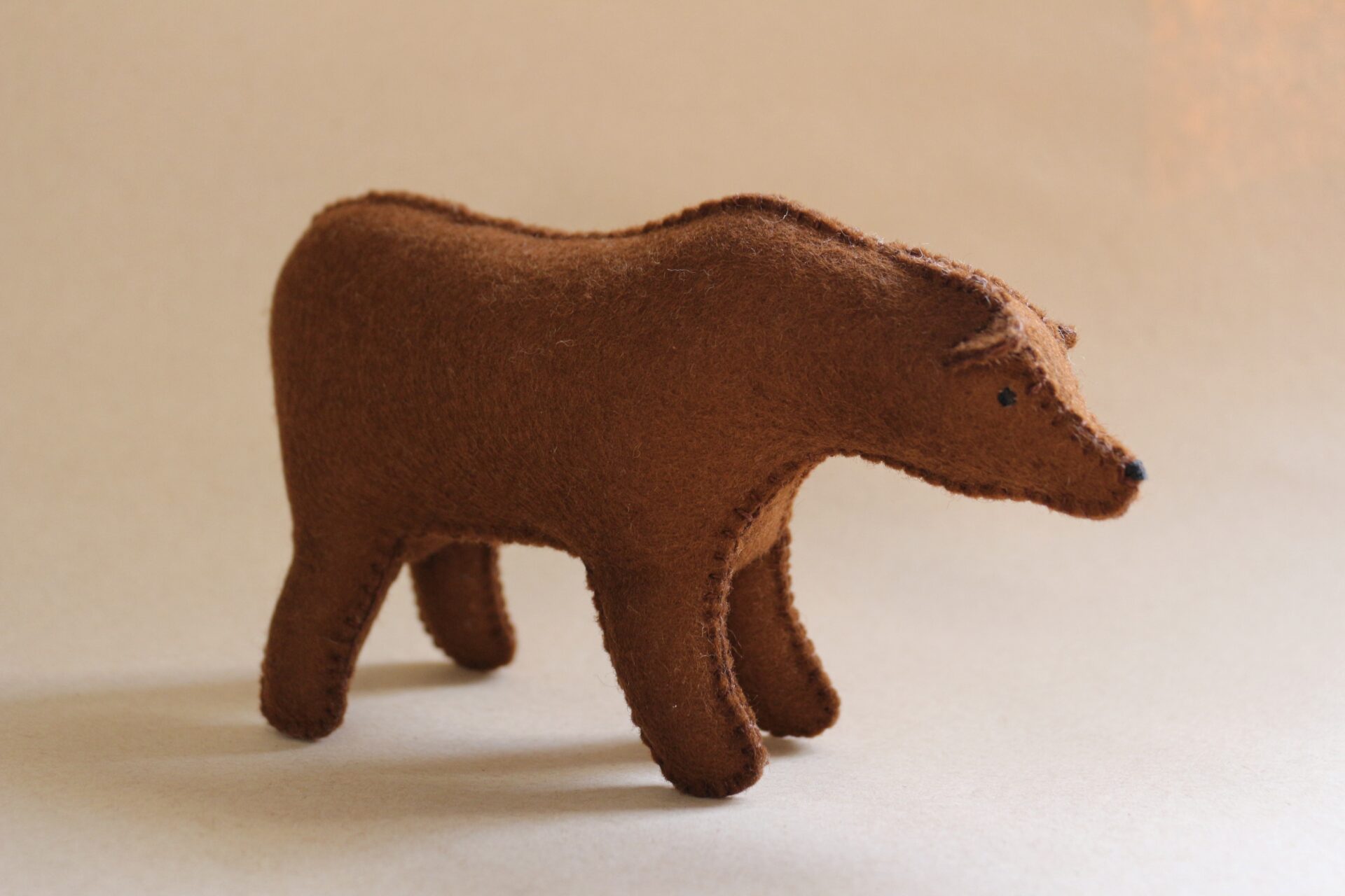Ours brun en feutrine Balberg Shop