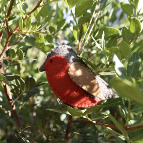 Handmade robin in merino wool in Corsica