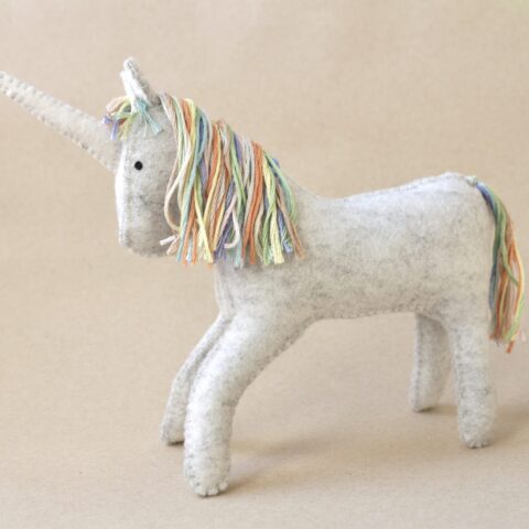 Jouet licorne en feutrine de laine