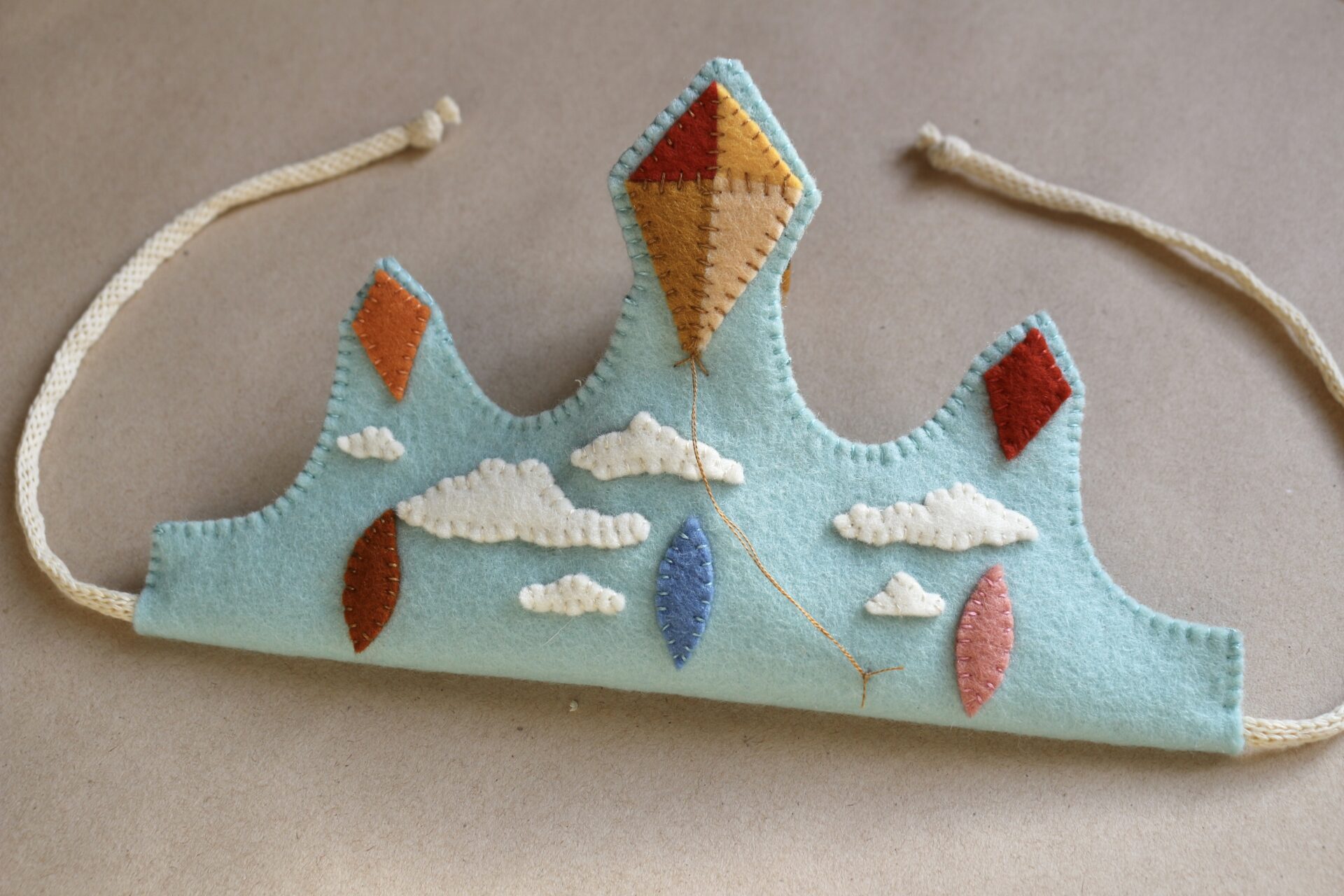 Felt kite crown